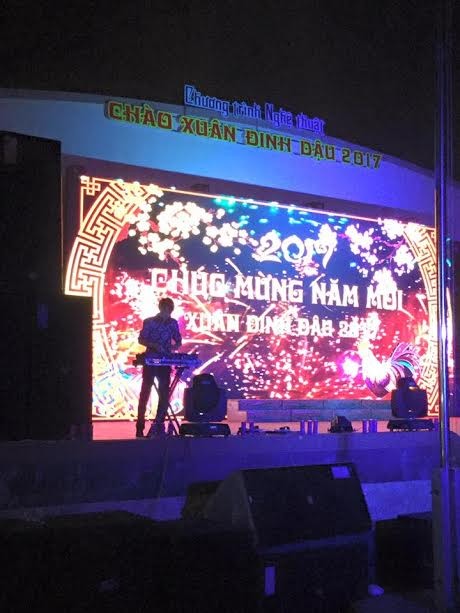 Người dân cả nước đón giao thừa Tết Đinh Dậu - ảnh 24
