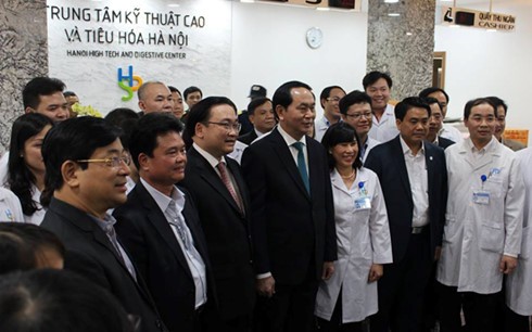 Người dân cả nước đón giao thừa Tết Đinh Dậu - ảnh 21