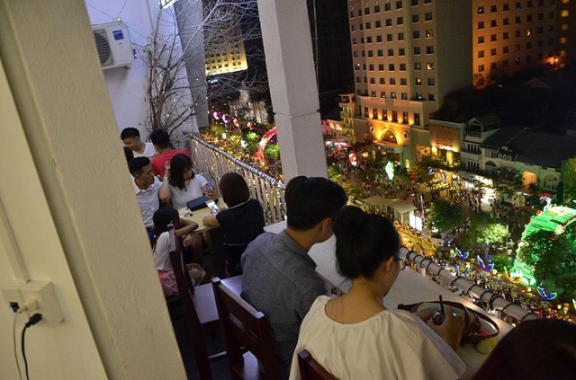 Người dân cả nước đón giao thừa Tết Đinh Dậu - ảnh 49