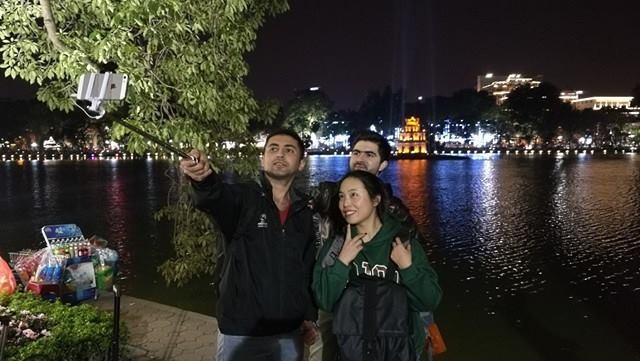 Người dân cả nước đón giao thừa Tết Đinh Dậu - ảnh 52