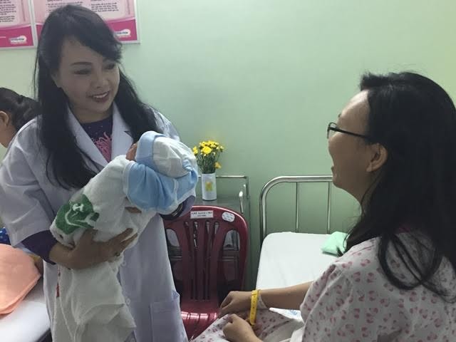 Người dân cả nước đón giao thừa Tết Đinh Dậu - ảnh 14