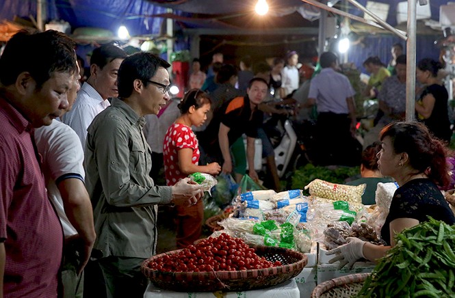 Thủ tướng bất ngờ thị sát chợ Long Biên - ảnh 1