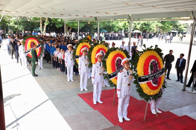 1.500 đoàn trong nước, quốc tế viếng Chủ tịch nước Trần Đại Quang - ảnh 3