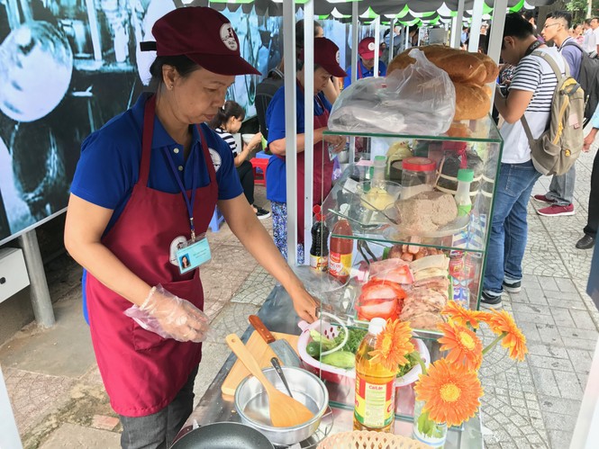 Sài Gòn tiếp tục có thêm phố hàng rong trên vỉa hè - ảnh 1