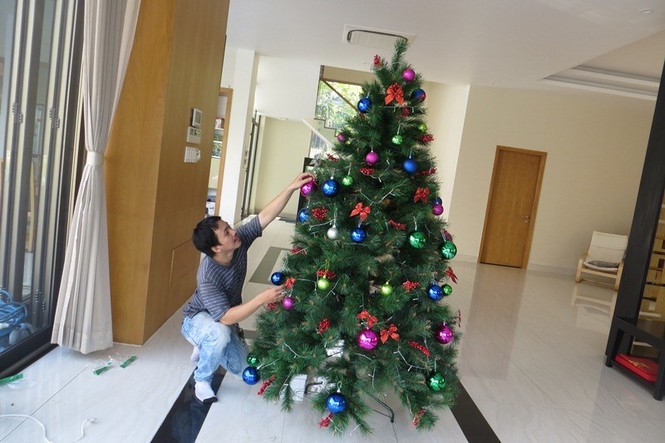 Không khí đón Giáng sinh ngập tràn các tuyến phố TPHCM - ảnh 13