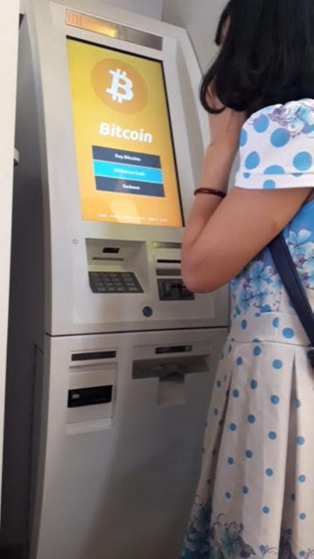 Cận cảnh giao dịch Bitcoin bằng máy ATM ở TPHCM - ảnh 11