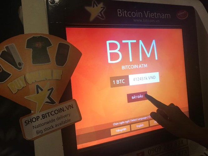 Cận cảnh giao dịch Bitcoin bằng máy ATM ở TPHCM - ảnh 2