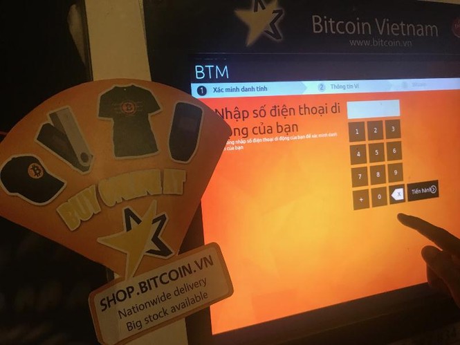 Cận cảnh giao dịch Bitcoin bằng máy ATM ở TPHCM - ảnh 3