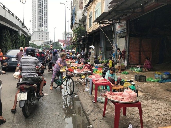 chợ cóc, chợ lề đường, UBND TPHCM, lấn chiếm vỉa hè - ảnh 2