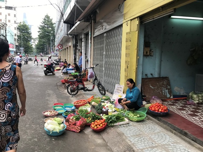 chợ cóc, chợ lề đường, UBND TPHCM, lấn chiếm vỉa hè - ảnh 3