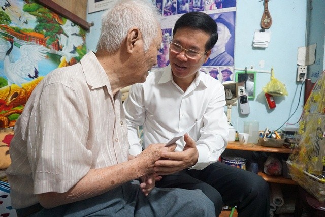 Ông Võ Văn Thưởng thăm, chúc Tết nhạc sỹ Nguyễn Văn Tý - ảnh 1