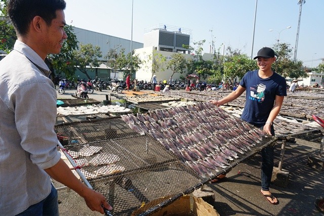 Chợ thủy hải sản khô lớn nhất Sài Gòn tất bật ngày cận Tết - ảnh 18