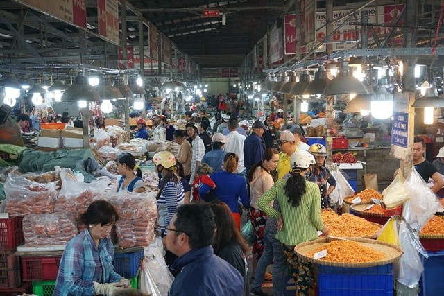 Chợ thủy hải sản khô lớn nhất Sài Gòn tất bật ngày cận Tết - ảnh 1