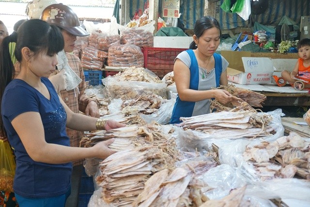 Chợ thủy hải sản khô lớn nhất Sài Gòn tất bật ngày cận Tết - ảnh 16