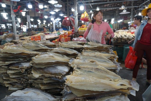 Chợ thủy hải sản khô lớn nhất Sài Gòn tất bật ngày cận Tết - ảnh 21