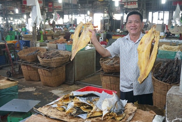 Chợ thủy hải sản khô lớn nhất Sài Gòn tất bật ngày cận Tết - ảnh 8