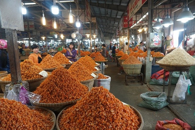 Chợ thủy hải sản khô lớn nhất Sài Gòn tất bật ngày cận Tết - ảnh 4
