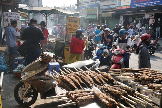 cá lóc nướng, ngày thần tài, TPHCM - ảnh 10