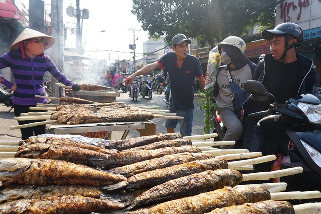 cá lóc nướng, ngày thần tài, TPHCM - ảnh 12
