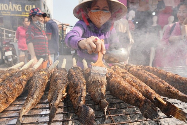 cá lóc nướng, ngày thần tài, TPHCM - ảnh 2