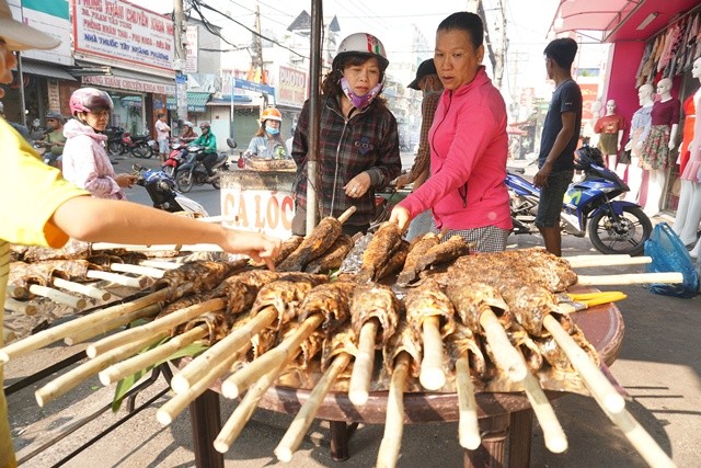 cá lóc nướng, ngày thần tài, TPHCM - ảnh 8