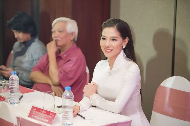 Dàn Hoa hậu, Á hậu duyên dáng với áo dài ở họp báo HHVN 2018 - ảnh 15