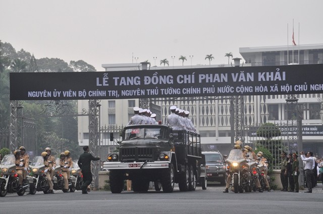 Thương tiếc tiễn đưa nguyên Thủ tướng Phan Văn Khải về đất mẹ - ảnh 5
