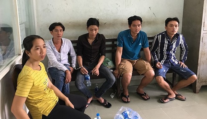 Nữ công nhân bị chủ nợ thuê giang hồ bắt giữ - ảnh 1