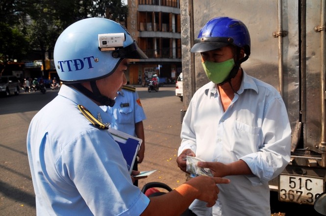 Luật sư: Lo ngại xâm phạm đời tư khi công khai người 'tè bậy, xả rác' - ảnh 1