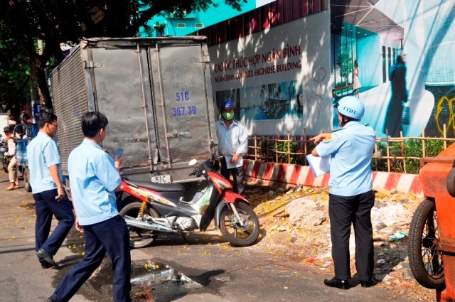 Luật sư: Lo ngại xâm phạm đời tư khi công khai người 'tè bậy, xả rác' - ảnh 2