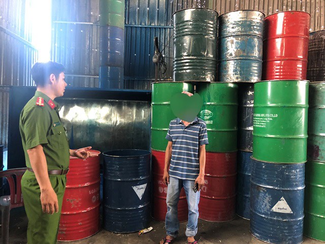 Nghi vấn đường dây tiêu thụ chất thải độc hại ở Bình Dương - ảnh 1