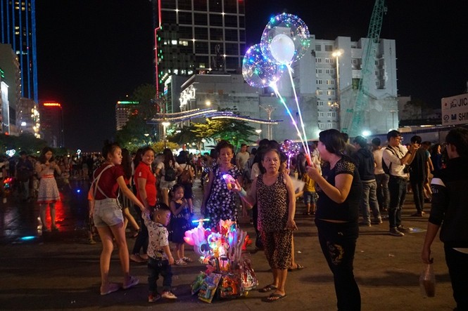 Noel, Sài Gòn, trung tâm thương mại, KẸT XE - ảnh 13