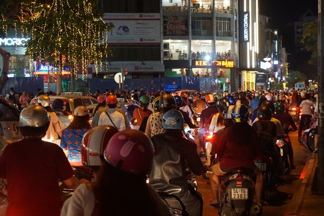 Noel, Sài Gòn, trung tâm thương mại, KẸT XE - ảnh 3
