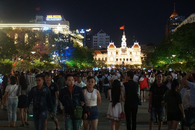 Noel, Sài Gòn, trung tâm thương mại, KẸT XE - ảnh 6