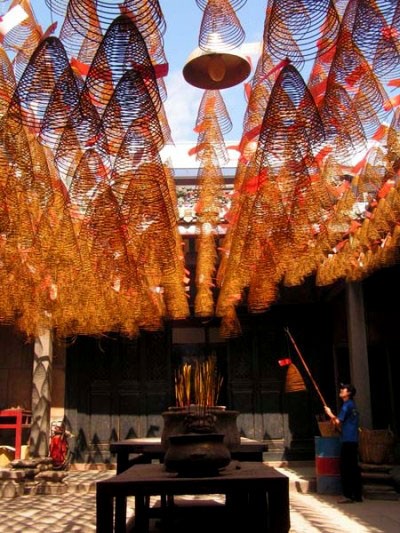 Đầu xuân viếng chùa Ông, chùa Bà - ảnh 3