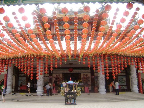 Đầu xuân viếng chùa Ông, chùa Bà - ảnh 1
