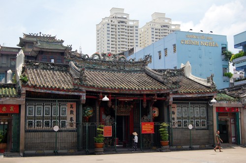 Đầu xuân viếng chùa Ông, chùa Bà - ảnh 2