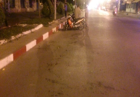 CSHS nổ súng, bắt đối tượng đâm chém người trước quán bar - ảnh 1