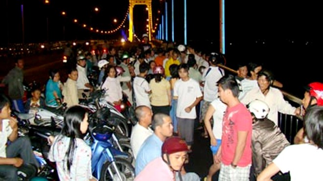 Đại gia cùng quẫn nợ nần: Nã súng vào đầu, nhảy cầu tự tử - ảnh 4