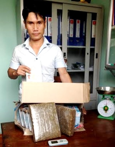 Bắt vụ vận chuyển gần 2kg cần sa khô qua biên giới - ảnh 1