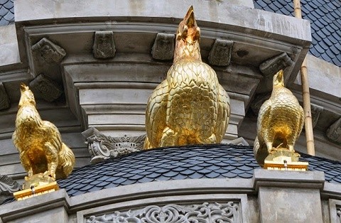 Những lâu đài nguy nga, phủ vàng của đại gia Hà Nội - ảnh 1