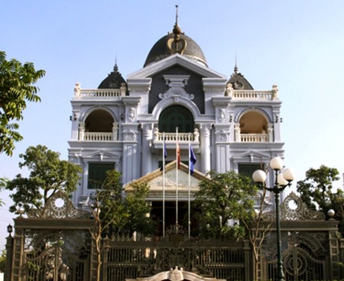 Những lâu đài nguy nga, phủ vàng của đại gia Hà Nội - ảnh 6