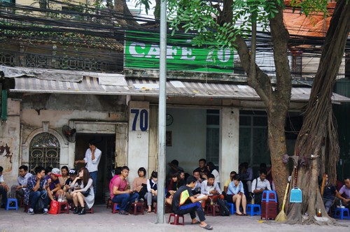 Những con phố thơm mùi cà phê ở Hà Nội - ảnh 1