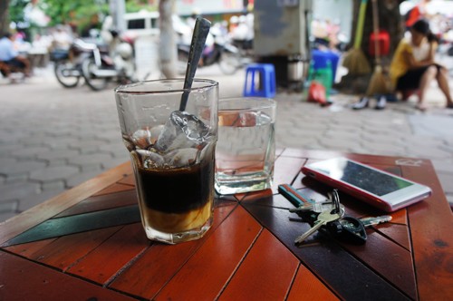 Những con phố thơm mùi cà phê ở Hà Nội - ảnh 3