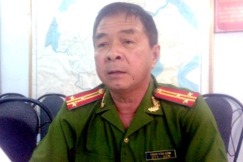 Phút quy phục của kẻ cố thủ trước vị đội trưởng hình sự - ảnh 1