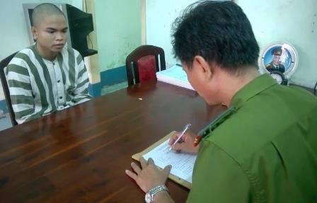 Vây bắt 2 đối tượng lừa bán vàng giả - ảnh 1