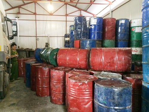 Nghi án tuồn 100.000 lít mỡ bẩn vào bếp ăn công nghiệp - ảnh 1