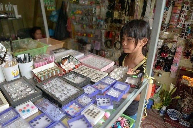 Cửa hàng giá 10.000 đồng ở Hà Nội rủ nhau đóng cửa - ảnh 1