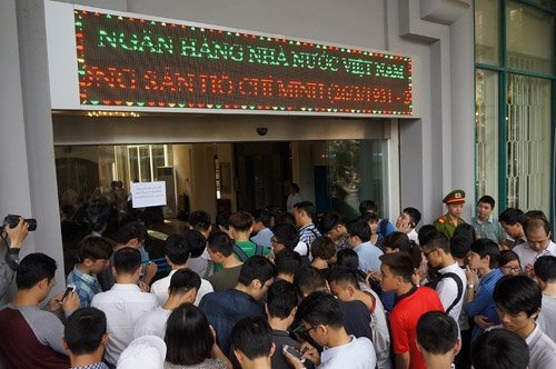 Bỏ cơm trưa, xin nghỉ việc… đi mua tiền 100 đồng - ảnh 1