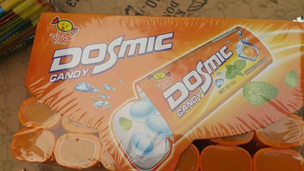 Hà Nội: Thu giữ hơn 10.000 gói kẹo trẻ em không rõ nguồn gốc - ảnh 1